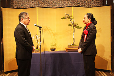 静岡県連の伊藤理事長(左)が厚生労働大臣表彰を受賞