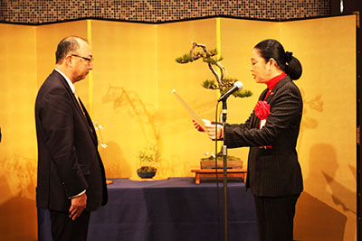 東京都連の岩野副会長(左)が厚生労働大臣表彰を受賞